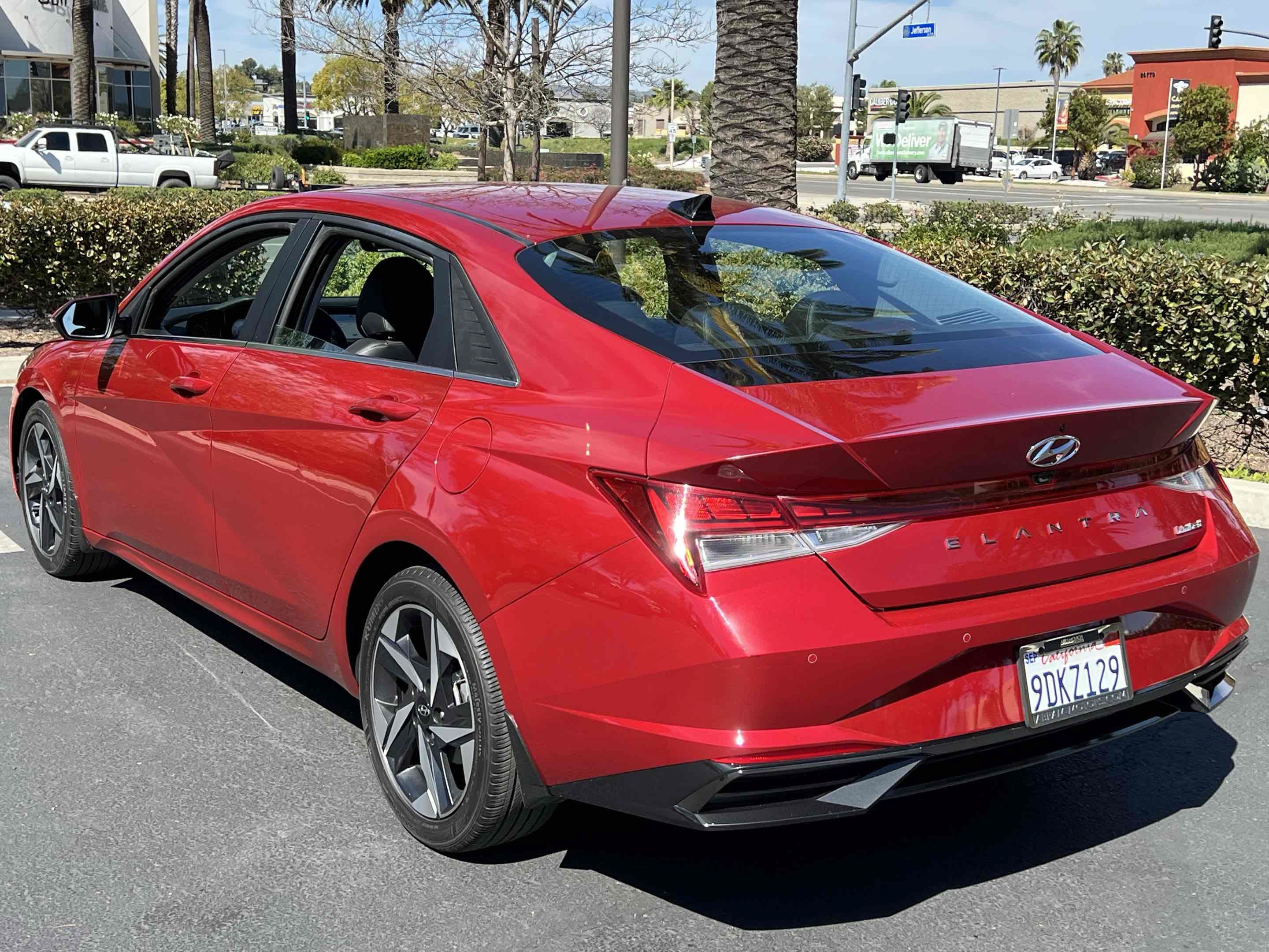 Used 2023 Hyundai Elantra Limited FWD image 2