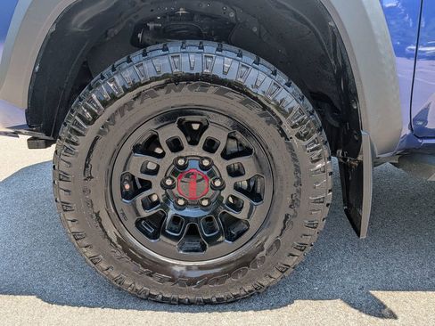 Used 2023 Toyota Tacoma TRD Off-Road w/ TRD Premium Off Road Package AWD/4WD image 6