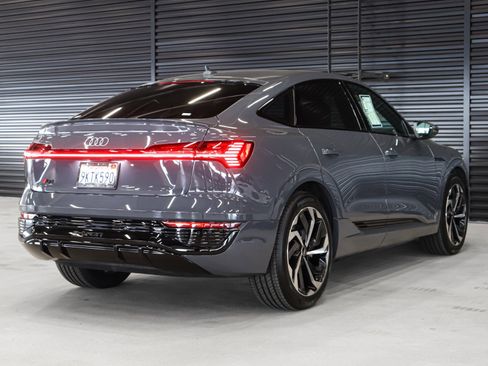 Used 2024 Audi Q8 e-tron Premium Plus image 16