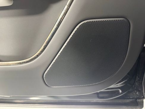 Used 2025 Land Rover Range Rover Sport SE image 18