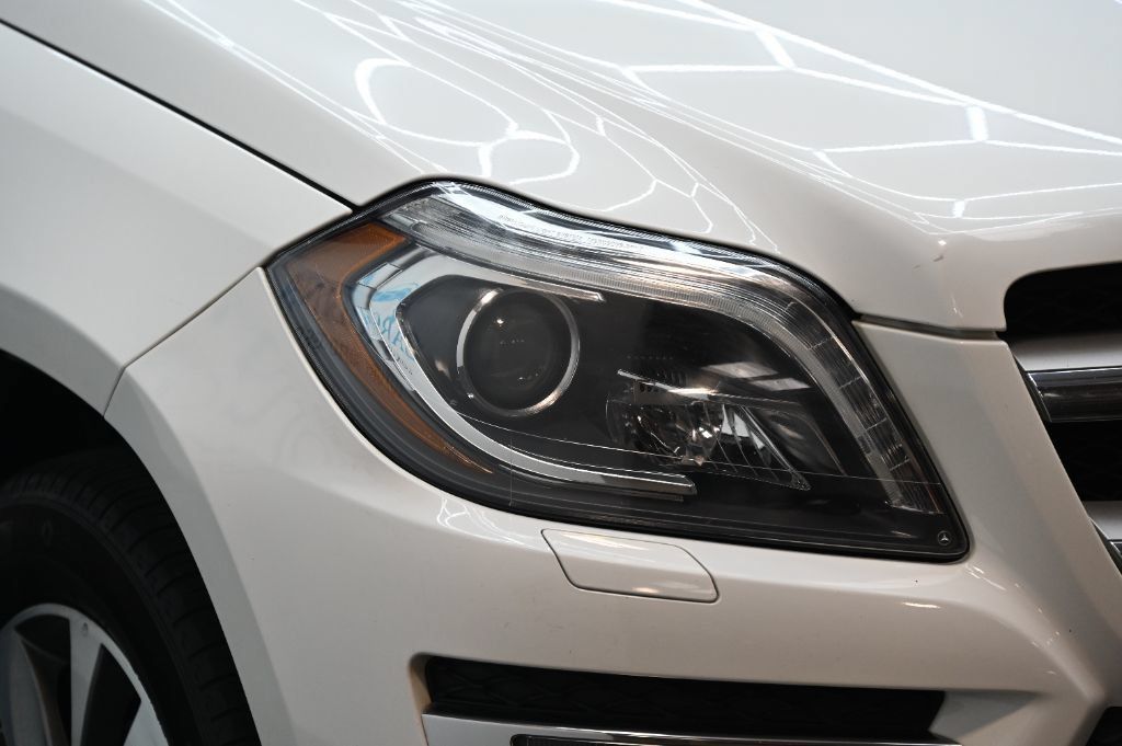 Used 2016 Mercedes-Benz GL 320 BlueTEC 4MATIC w/ Premium I Package image 9