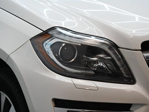 Used 2016 Mercedes-Benz GL 320 BlueTEC 4MATIC w/ Premium I Package image 9