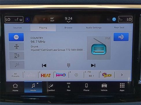 New 2026 Chrysler Pacifica Limited w/ Uconnect Theater Family Group image 24