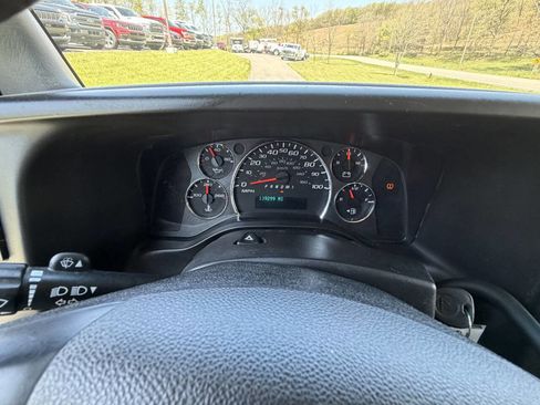 Used 2011 Chevrolet Express 3500 RWD image 30