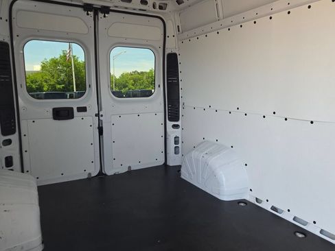 Used 2023 RAM ProMaster 2500 FWD image 11
