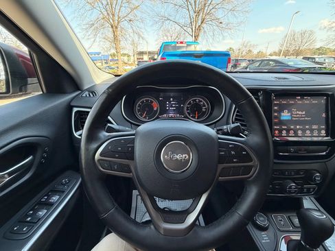 Used 2019 Jeep Cherokee Limited image 22