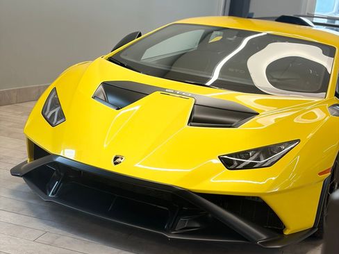 Used 2022 Lamborghini Huracan STO image 2