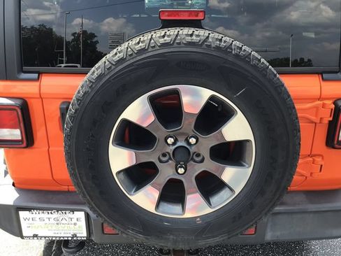 Used 2018 Jeep Wrangler Unlimited Sahara w/ Cold Weather Group AWD/4WD image 19