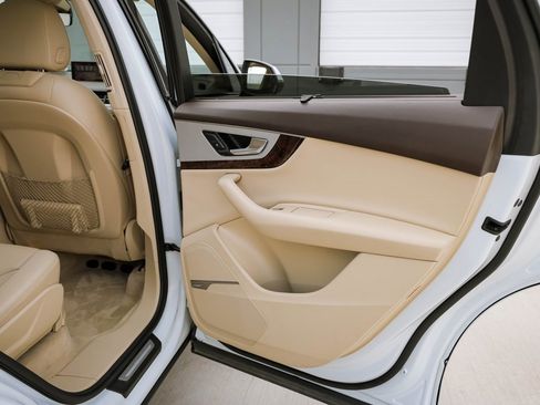 Used 2018 Audi Q7 2.0T Premium Plus image 24