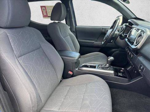 Used 2016 Toyota Tacoma TRD Off-Road w/ Premium & Technology Package image 19