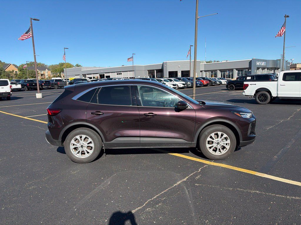 Used 2023 Ford Escape Active w/ Tech Pack #2 AWD/4WD image 8