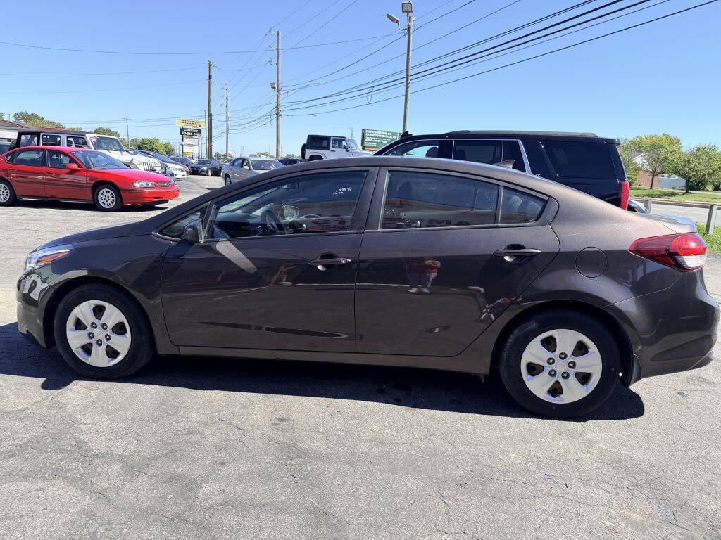 Used 2017 Kia Forte LX FWD image 3