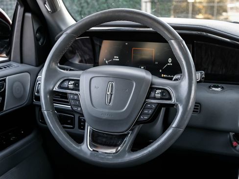 Used 2018 Lincoln Navigator Reserve w/ Technology Package image 21