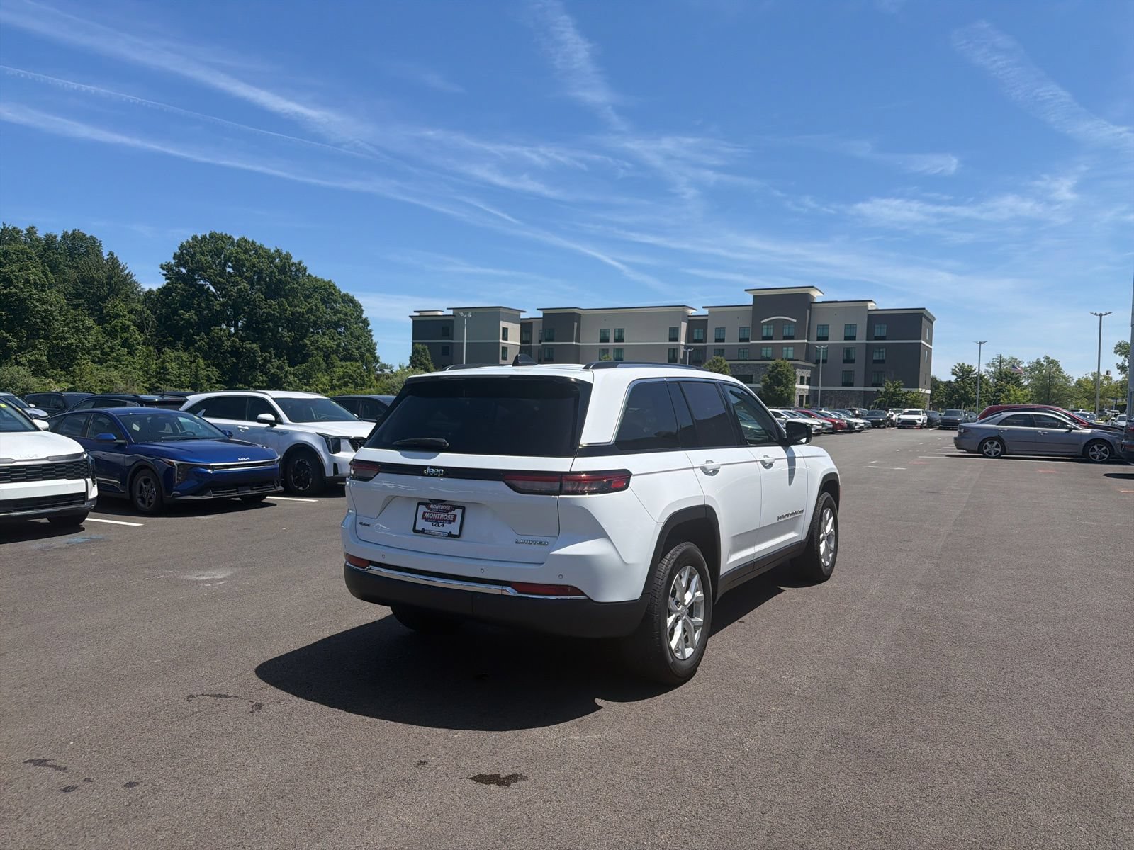 Used 2023 Jeep Grand Cherokee Limited AWD/4WD image 5