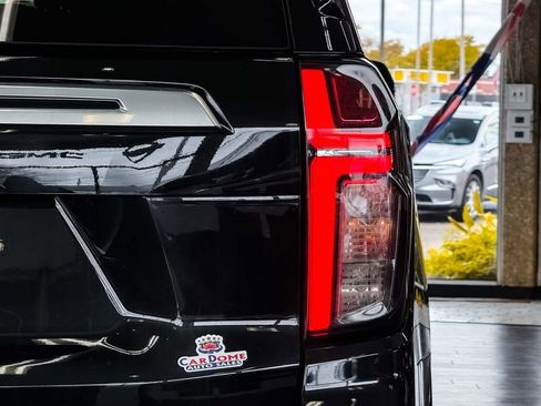 Used 2021 Chevrolet Suburban High Country w/ Premium Package image 18