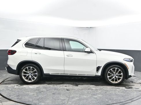 Used 2024 BMW X5 xDrive50e image 11