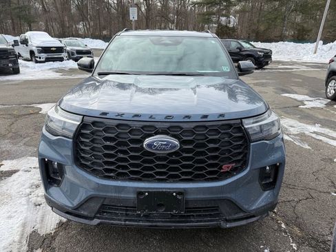 Used 2025 Ford Explorer ST image 3