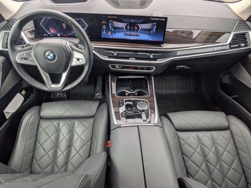 Used 2025 BMW X7 xDrive40i AWD/4WD image 13