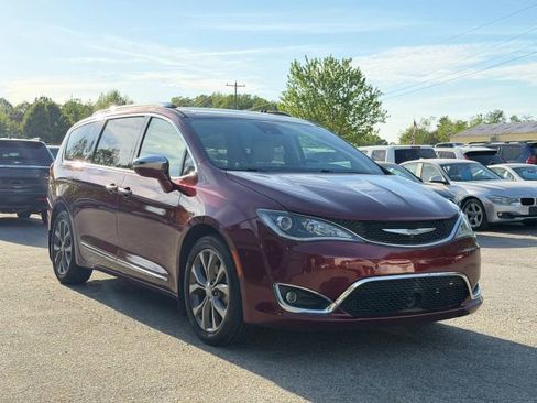 Used 2017 Chrysler Pacifica Limited image 5