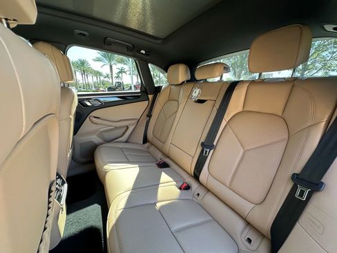 Used 2026 Porsche Macan AWD/4WD image 33
