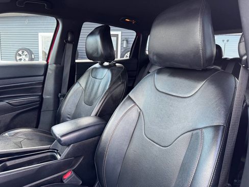 Used 2023 Jeep Compass Limited image 15