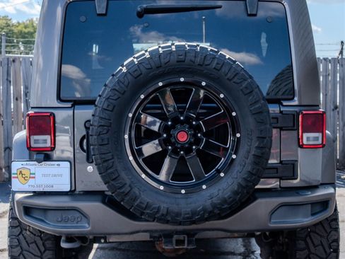 Used 2017 Jeep Wrangler Unlimited Sahara image 4