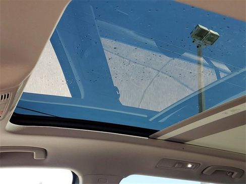 Used 2024 Volkswagen Tiguan SE image 28