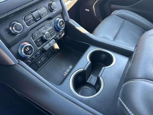 Used 2023 GMC Yukon SLT w/ SLT Premium Package image 27