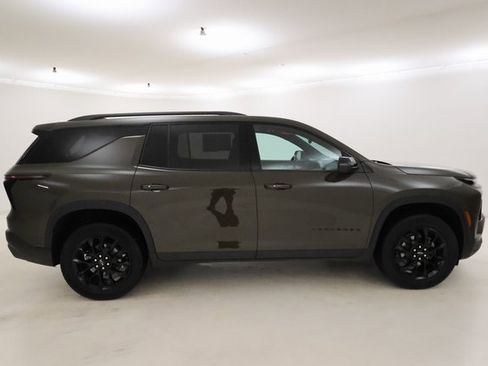 Certified 2024 Chevrolet Traverse LT w/ Enhanced Driving Package image 2