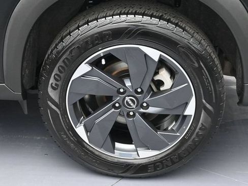 Used 2024 Nissan Rogue SV AWD/4WD image 8