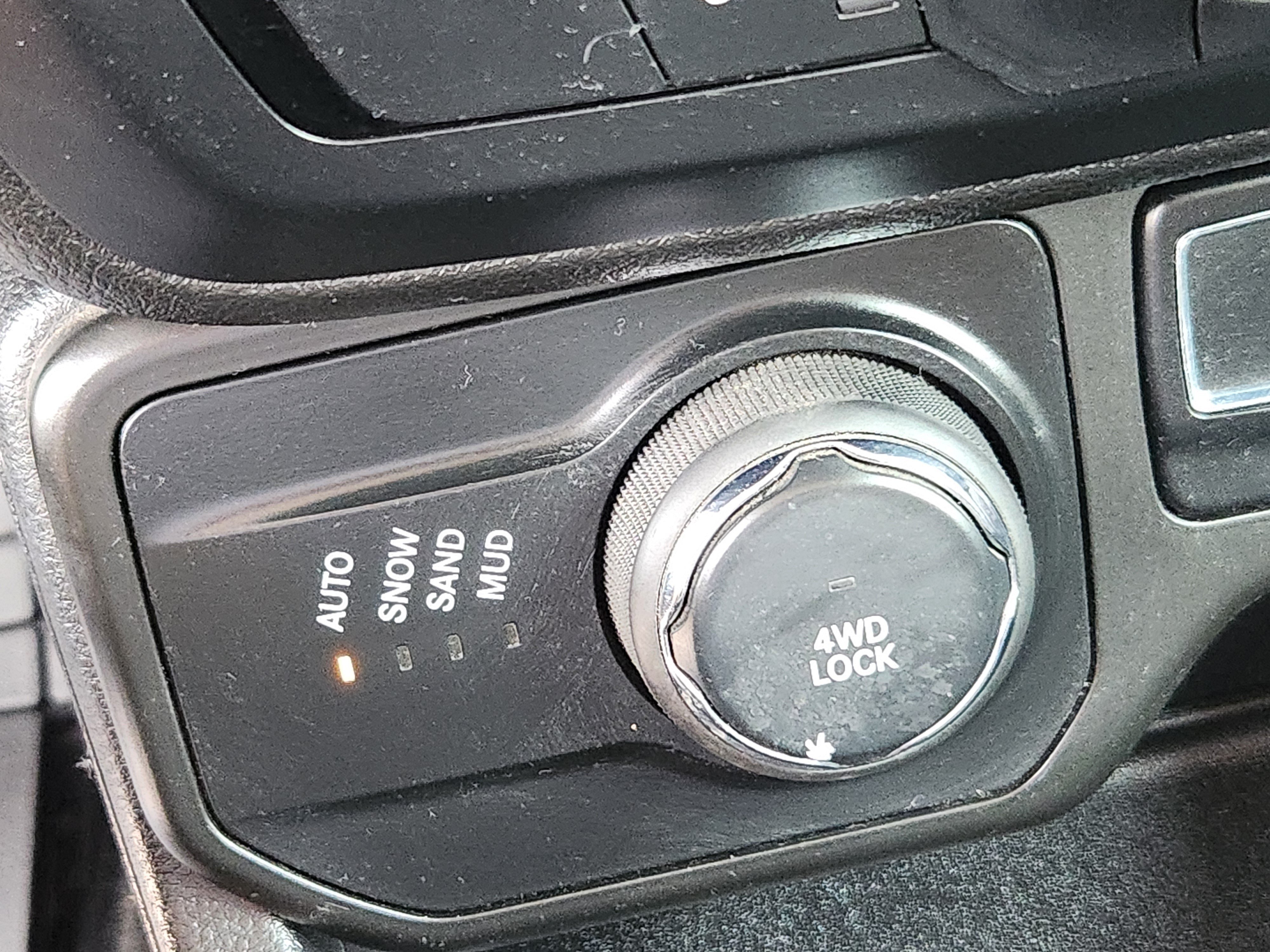 Used 2018 Jeep Renegade Latitude AWD/4WD image 14
