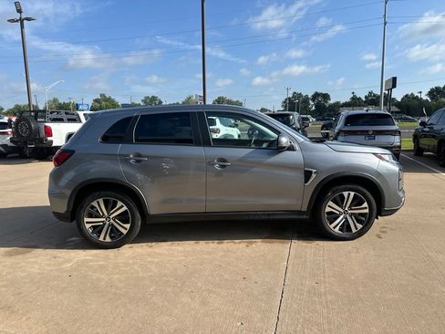 Used 2025 Mitsubishi Outlander Sport SE AWD/4WD image 4