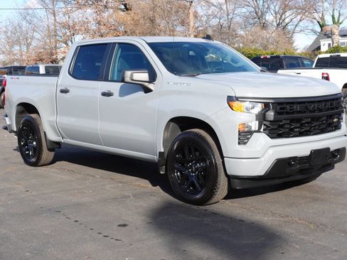 Used 2024 Chevrolet Silverado 1500 Custom image 4