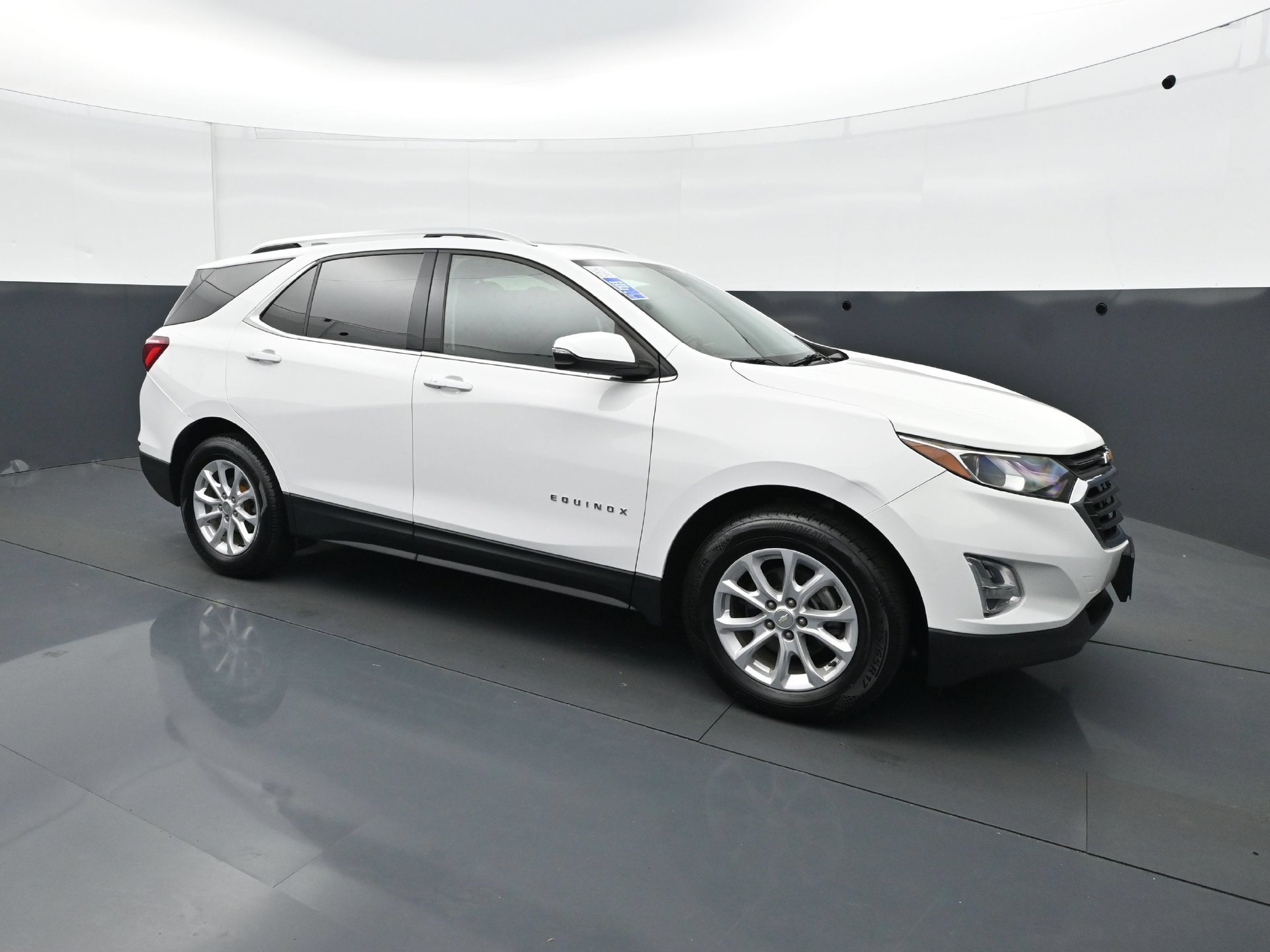 Used 2018 Chevrolet Equinox LT w/ Sun & Infotainment Package FWD image 9