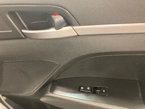 Used 2019 Hyundai Elantra SE w/ Cargo Package FWD image 34