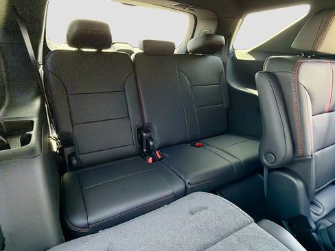 New 2026 Chevrolet Traverse RS w/ LPO, Floor Liner Package AWD/4WD image 30