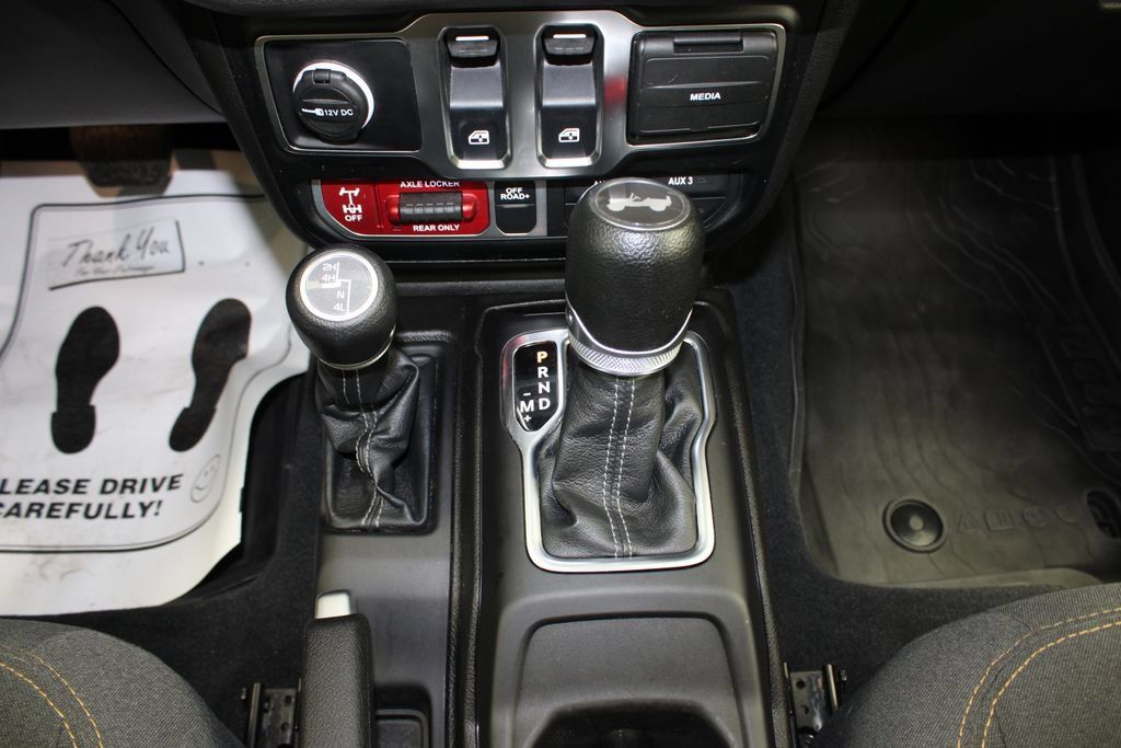 Used 2024 Jeep Wrangler Sport AWD/4WD image 12