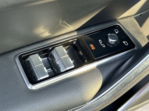 Used 2024 Jaguar F-PACE R-Dynamic S image 25