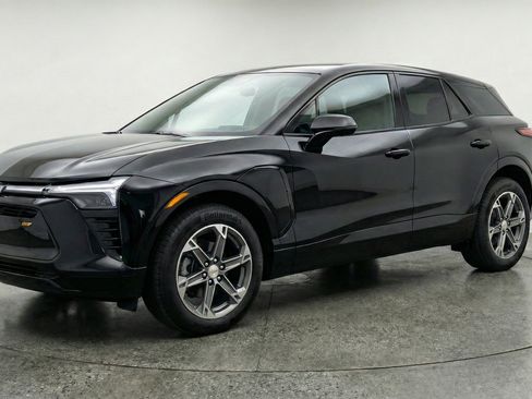 Used 2025 Chevrolet Blazer LT image 3