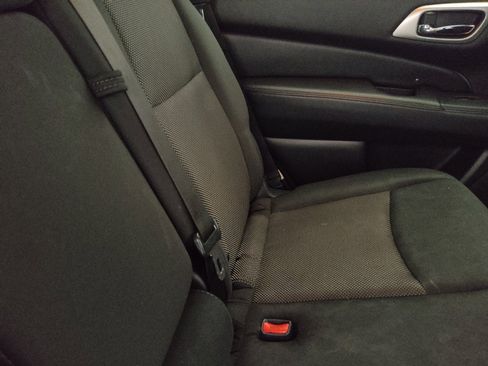 Used 2020 Nissan Pathfinder S image 19