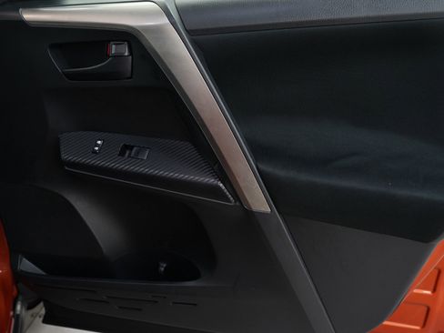 Used 2015 Toyota RAV4 LE image 9