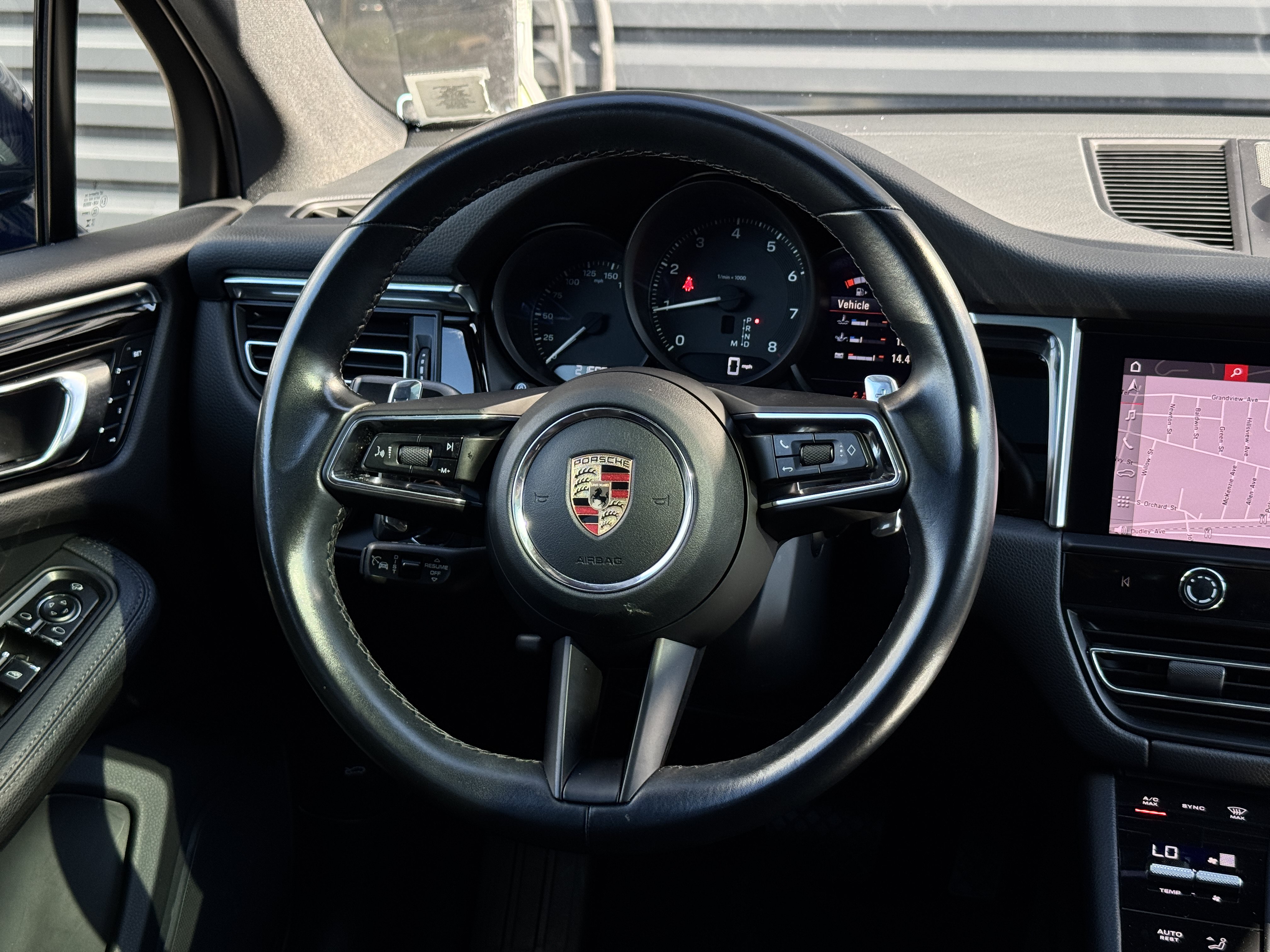 Certified 2023 Porsche Macan AWD/4WD image 21