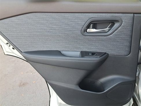 Used 2023 Nissan Rogue SV image 13