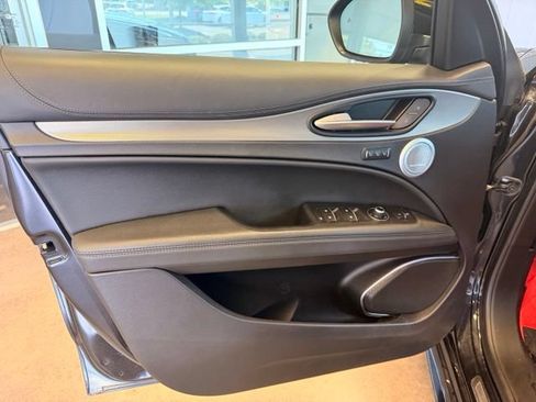 Used 2022 Alfa Romeo Stelvio Veloce AWD/4WD image 15
