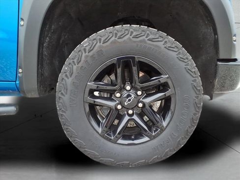 Used 2024 Chevrolet Silverado 1500 LT Trail Boss w/ Convenience Package II AWD/4WD image 12