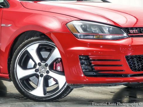 Used 2017 Volkswagen GTI Sport image 3