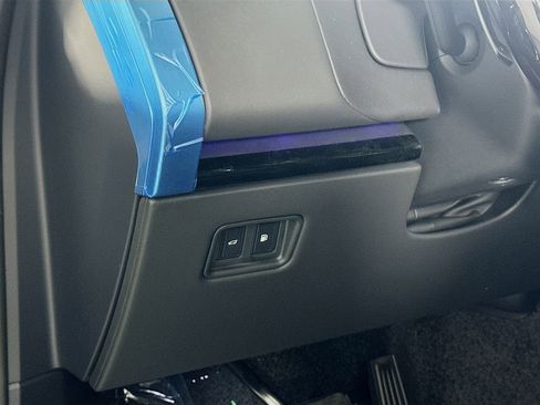 Used 2025 Land Rover Range Rover SE image 10