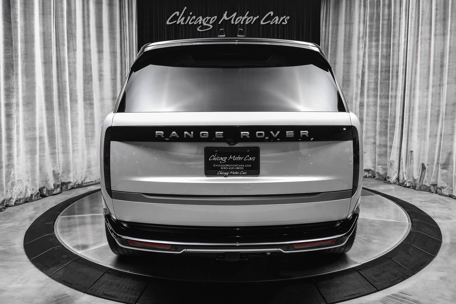 Used 2024 Land Rover Range Rover SE AWD/4WD image 4