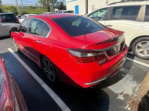 Used 2017 Honda Accord Sport Special Edition image 4