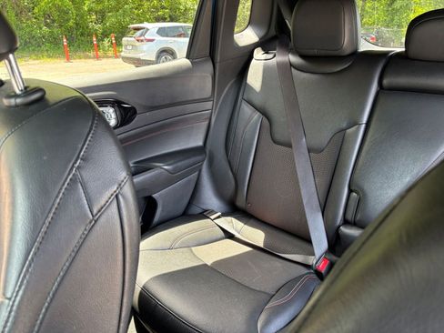 Used 2025 Jeep Compass Trailhawk AWD/4WD image 38